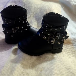 New toddler girls size 8 black boots from fabkids.